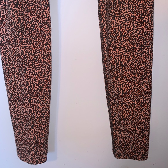 Nike Workout Leggings Pink and Black Leopard Print - Picture 3 of 8